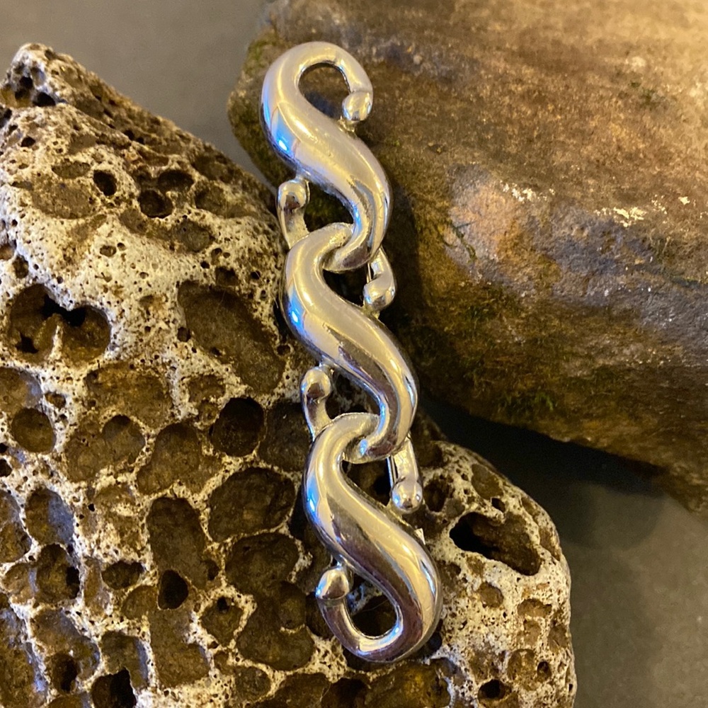 Really fun pin for any scarf..sweater..or if your initials are SSS!..😊